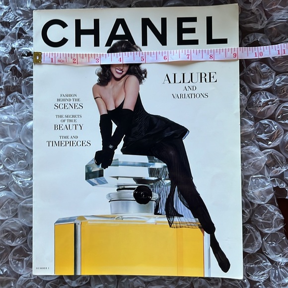 Vintage Chanel Magazine Number 1
167 pages of sophisticated fashion coverage - Picture 11 of 12